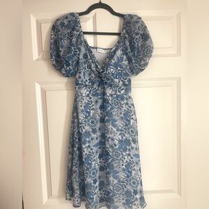 Sincerely Jules 💙 blue and white floral dress